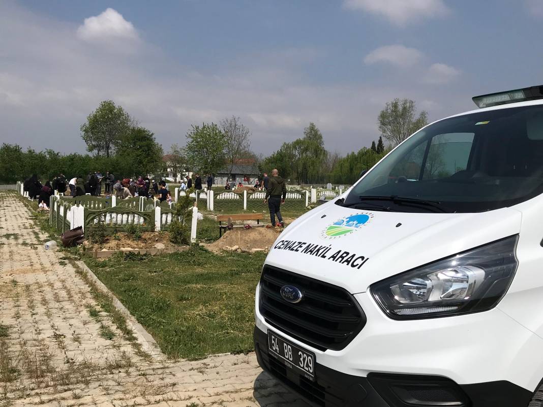 Ailesini vahşice katleden saldırgan, cenaze namazı kılınmadan defnedildi 7